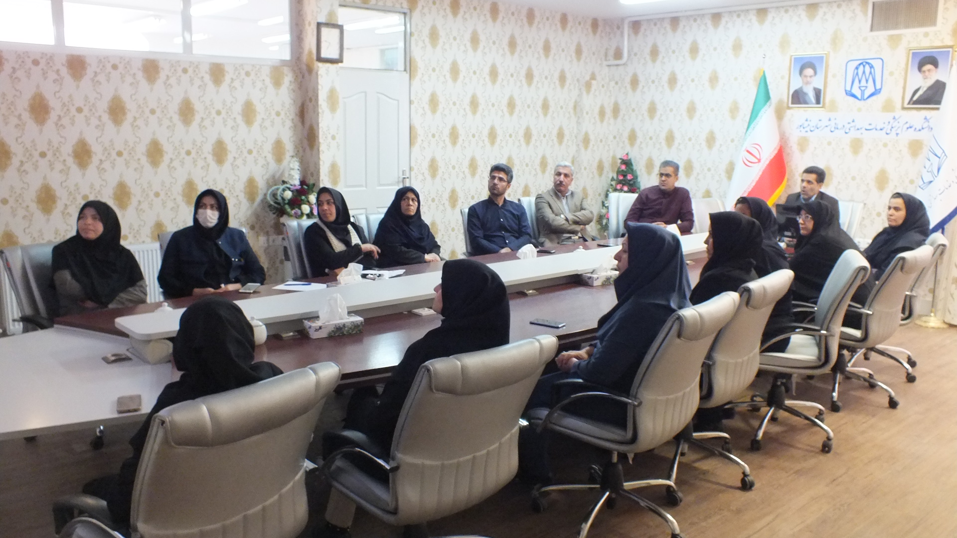 برگزاری جلسه آموزشی علائم و راههای پیشگیری از کورونا ویروس ویژه کارکنان معاونت توسعه مدیریت منابع و برنامه ریزی